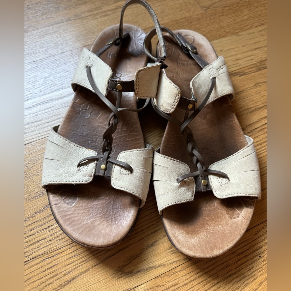 Merrell Tan and Brown Leather Braided Strap Sandals
